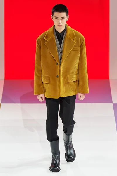 Look 11